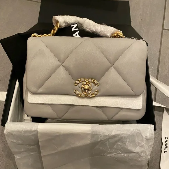 🤍Chanel19 Small grey bag🤍 - Picture 4 of 17
